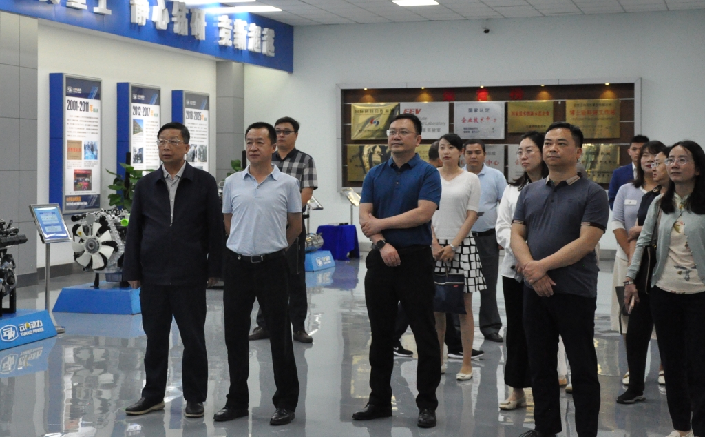 昆明市国资委党组书记王磊一行到云南bbin宝盈动力集团有限公司开展调研