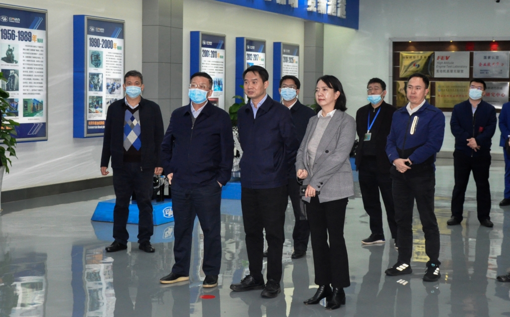 昆明市委常委杨东伟一行到云南bbin宝盈动力集团有限公司开展调研