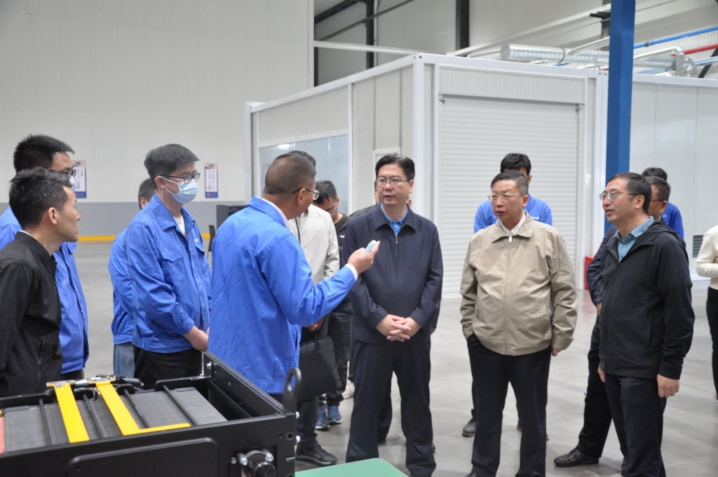 昆明市氢能、储能等绿色能源工业调研组到云南bbin宝盈动力集团有限公司开展调研